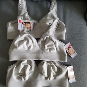 3 Hanes Smooth Comfort Bras